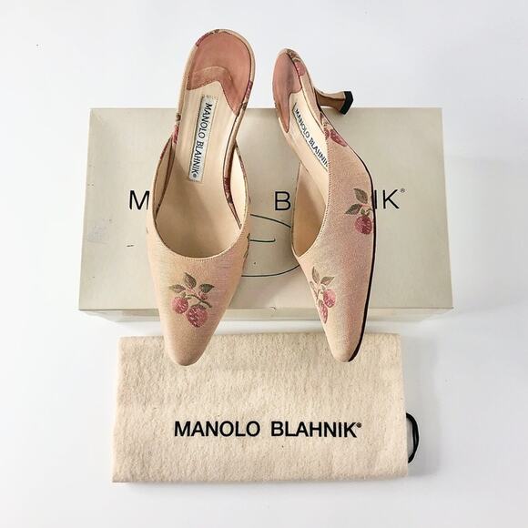 Vintage Manolo Blahnik Fruit Satin Pointed Toe Kitten Heel Mules Pumps 35 - Picture 1 of 9
